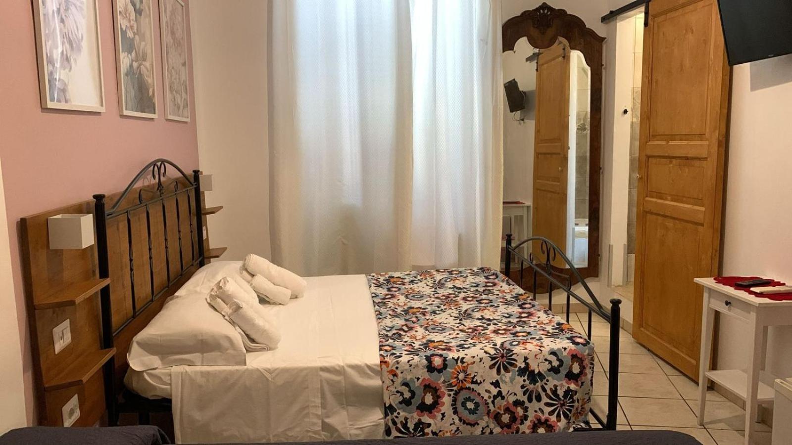 In The Center Guesthouse Рим Екстер'єр фото